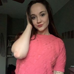 Vibrant Pink Sweater 🌺